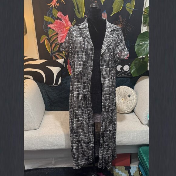 H by HALSTON Short Sleeve Button Front Duster Dress, Black and White Abstract, M - Picture 2 of 16